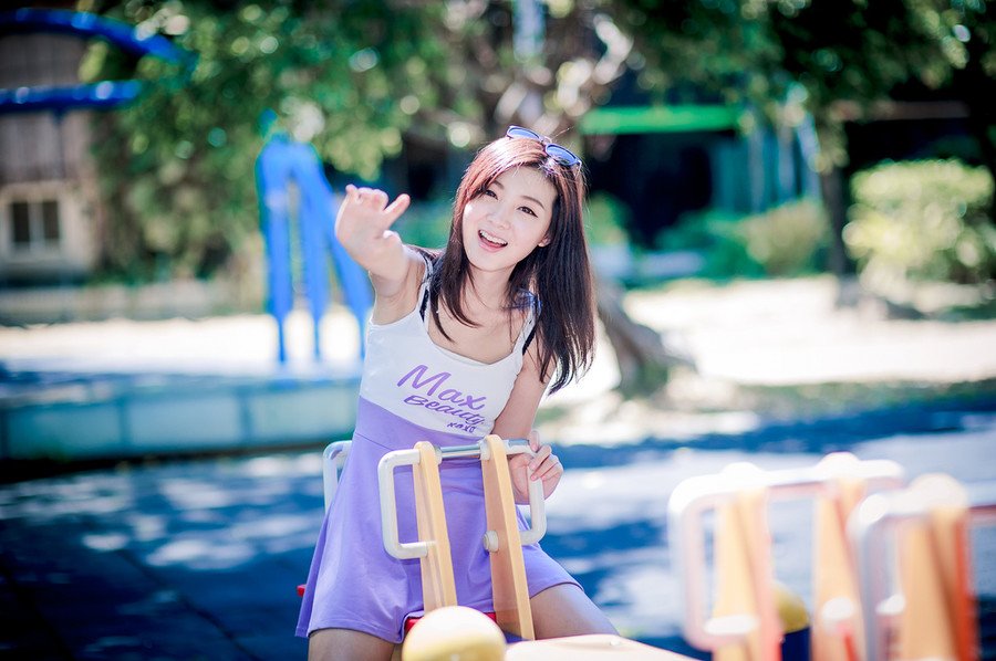 “吼~”